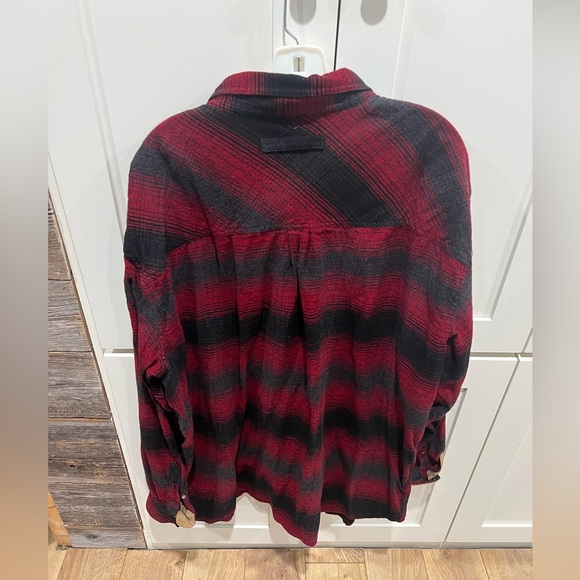 Legendary Whitetails MEN'S BUCK CAMP FLANNEL SHIRT - Picture 3 of 3